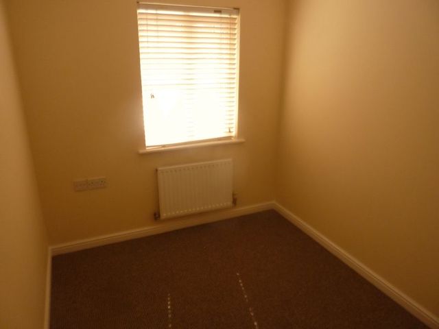  Image of 3 bedroom Terraced house to rent in Redbourne Drive London SE28 at Redbourne Drive Thamesmead London, SE28 8QF