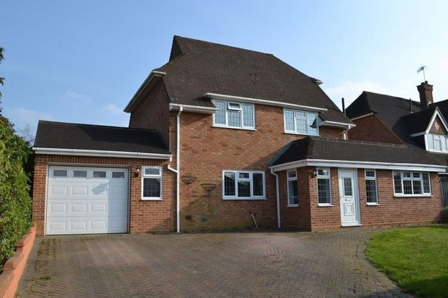  Image of 5 bedroom Detached house for sale in Ridgeway Crescent Tonbridge TN10 at Ridgeway Crescent  Tonbridge, TN10 4NR