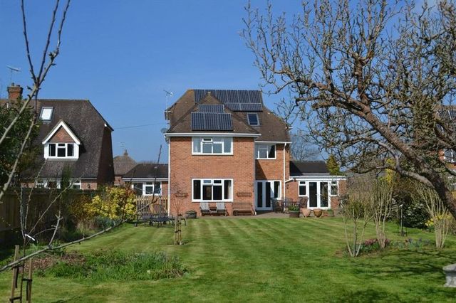  Image of 5 bedroom Detached house for sale in Ridgeway Crescent Tonbridge TN10 at Ridgeway Crescent  Tonbridge, TN10 4NR