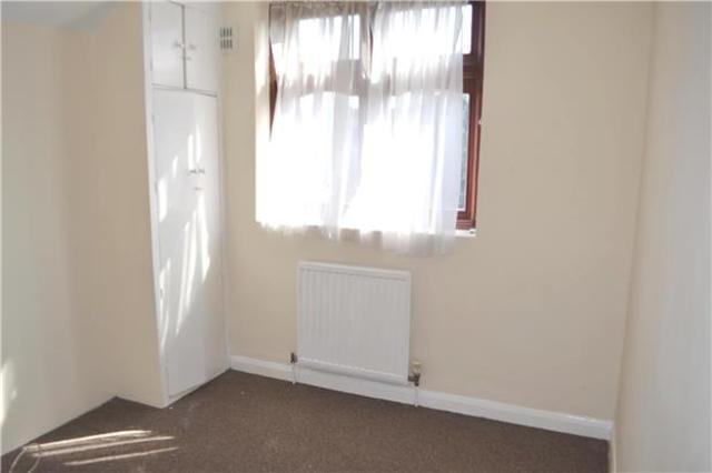  Image of 3 bedroom Semi-Detached house to rent in Lessington Avenue Romford RM7 at Rush Green, RM7 9EB