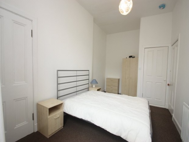  Image of 2 bedroom Flat to rent in Roseneath Place Edinburgh EH9 at Marchmont Edinburgh Edinburgh, EH9 1JB