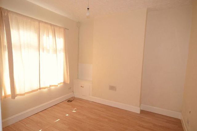  Image of 2 bedroom Terraced house to rent in Ross Street Widnes WA8 at Ross Street  Widnes, WA8 6JX