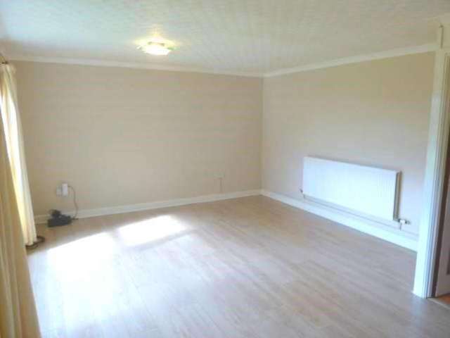  Image of 3 bedroom Flat to rent in Rowan Road Cumbernauld Glasgow G67 at Rowan Road Cumbernauld Glasgow, G67 3DB