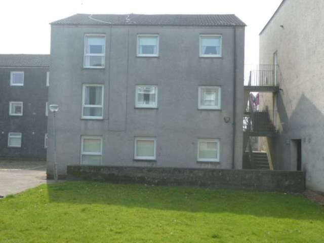 Image of 3 bedroom Flat to rent in Rowan Road Cumbernauld Glasgow G67 at Rowan Road Cumbernauld Glasgow, G67 3DB