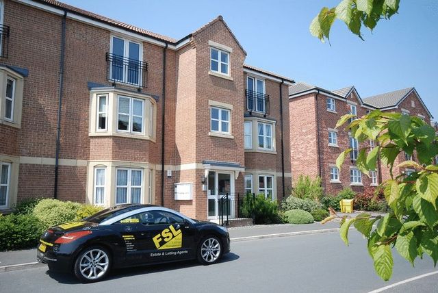  Image of 2 bedroom Flat to rent in Royal Troon Drive Wakefield WF1 at Royal Troon Drive Stanley Wakefield, WF1 4JJ