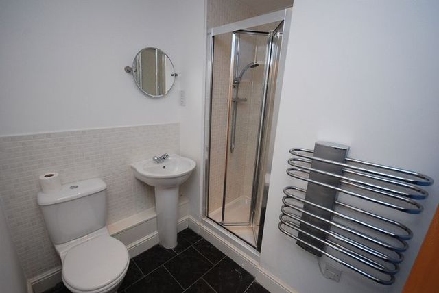 Image of 2 bedroom Flat to rent in Royal Troon Drive Wakefield WF1 at Royal Troon Drive Stanley Wakefield, WF1 4JJ