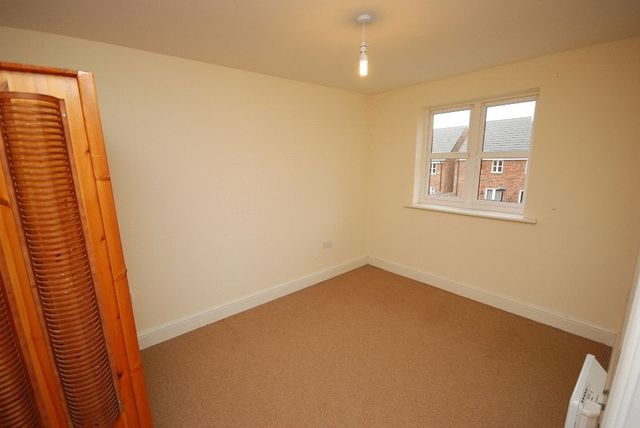  Image of 2 bedroom Flat to rent in Royal Troon Drive Wakefield WF1 at Royal Troon Drive Stanley Wakefield, WF1 4JJ