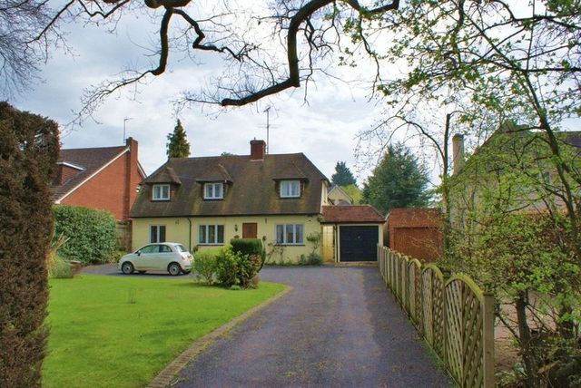  Image of 4 bedroom Detached house for sale in London Road Ruscombe Reading RG10 at London Road Ruscombe Reading, RG10 9HJ