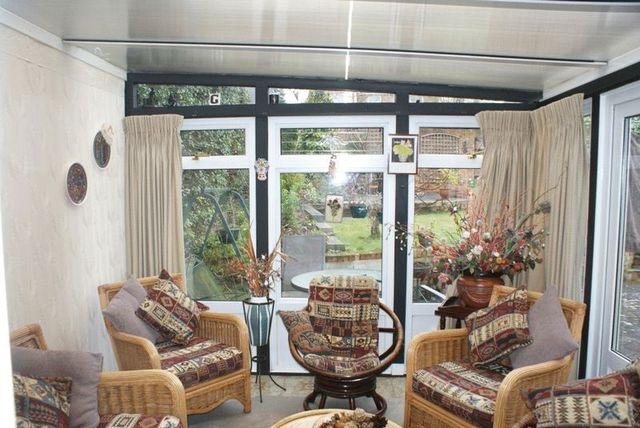  Image of 4 bedroom Detached house for sale in London Road Ruscombe Reading RG10 at London Road Ruscombe Reading, RG10 9HJ