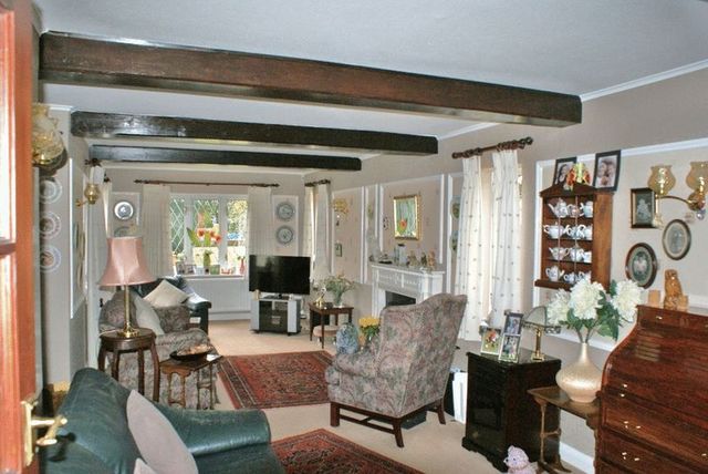  Image of 4 bedroom Detached house for sale in London Road Ruscombe Reading RG10 at London Road Ruscombe Reading, RG10 9HJ