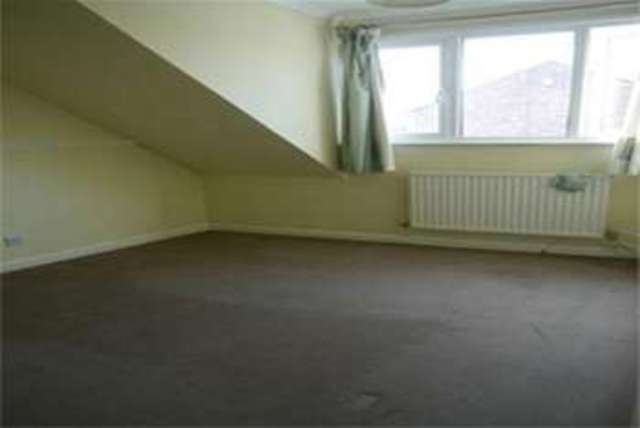  Image of 3 bedroom Semi-Detached house to rent in Rushy Close Nottingham NG8 at Nottingham, NG8 4GJ