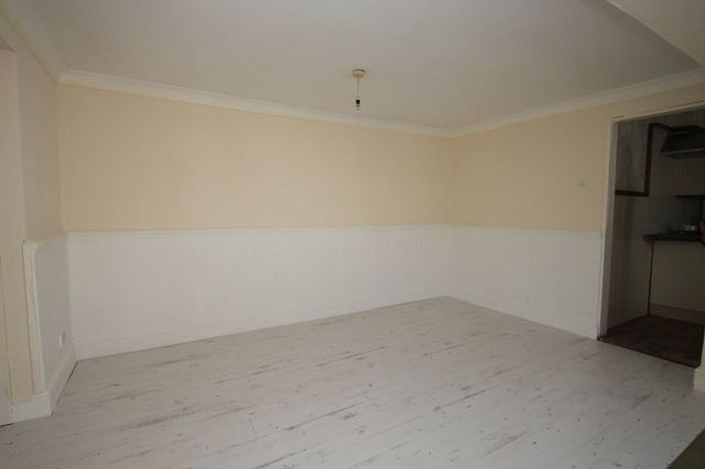  Image of 1 bedroom Flat to rent in Shaftesbury Road Bournemouth BH8 at Shaftesbury Road  Bournemouth, BH8 8SS