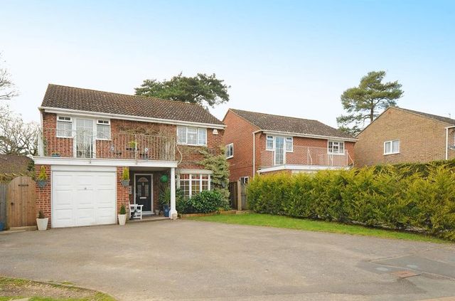  Image of 4 bedroom Detached house for sale in Sheridan Crescent Baughurst Tadley RG26 at Sheridan Crescent Baughurst Tadley, RG26 5HQ
