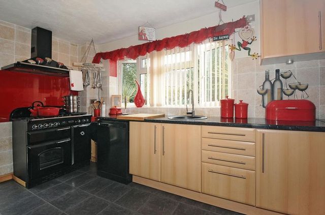  Image of 4 bedroom Detached house for sale in Sheridan Crescent Baughurst Tadley RG26 at Sheridan Crescent Baughurst Tadley, RG26 5HQ