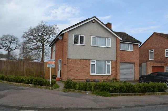  Image of 4 bedroom Detached house for sale in Silverhurst Drive Tonbridge TN10 at Silverhurst Drive  Tonbridge, TN10 3QQ