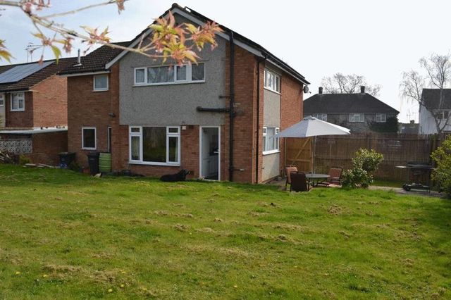  Image of 4 bedroom Detached house for sale in Silverhurst Drive Tonbridge TN10 at Silverhurst Drive  Tonbridge, TN10 3QQ
