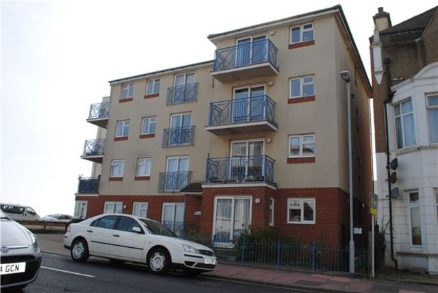  Image of 2 bedroom Flat for sale in Park Road Bexhill-on-Sea TN39 at Park Road  East Sussex, TN39 3HZ