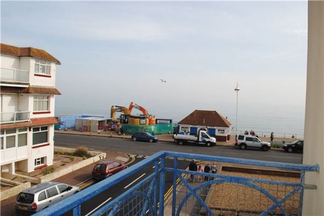  Image of 2 bedroom Flat for sale in Park Road Bexhill-on-Sea TN39 at Park Road  East Sussex, TN39 3HZ