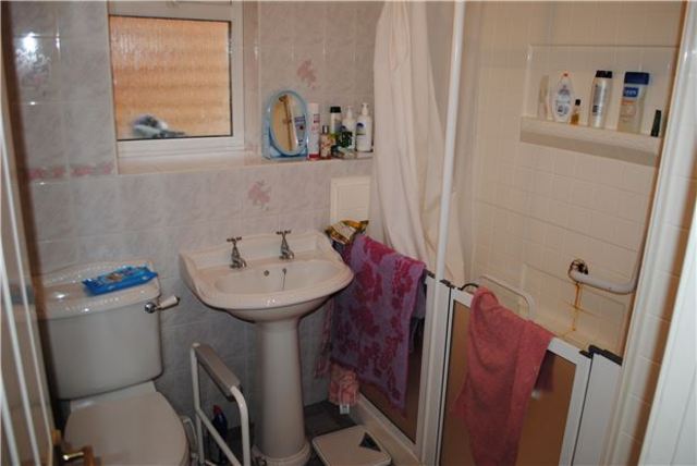  Image of 2 bedroom Flat for sale in Park Road Bexhill-on-Sea TN39 at Park Road  East Sussex, TN39 3HZ