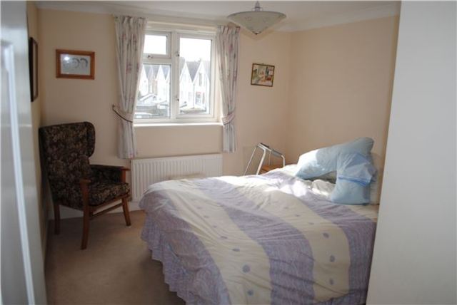  Image of 2 bedroom Flat for sale in Park Road Bexhill-on-Sea TN39 at Park Road  East Sussex, TN39 3HZ