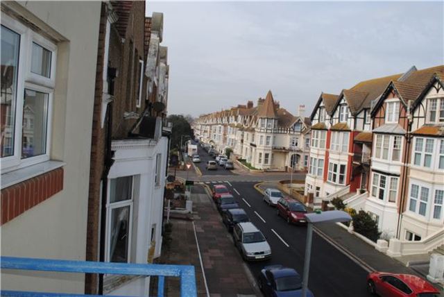  Image of 2 bedroom Flat for sale in Park Road Bexhill-on-Sea TN39 at Park Road  East Sussex, TN39 3HZ