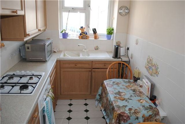  Image of 2 bedroom Flat for sale in Park Road Bexhill-on-Sea TN39 at Park Road  East Sussex, TN39 3HZ