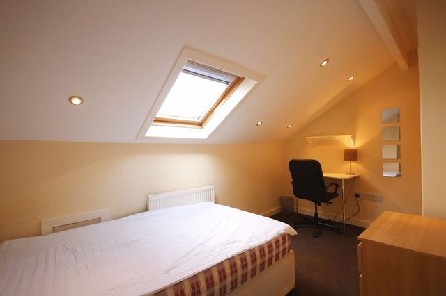  Image of 7 bedroom Terraced house to rent in Stanmore Place Burley Leeds LS4 at Stanmore Place Burley Leeds, LS4 2RR