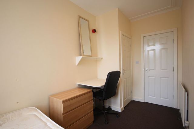  Image of 7 bedroom Terraced house to rent in Stanmore Place Burley Leeds LS4 at Stanmore Place Burley Leeds, LS4 2RR