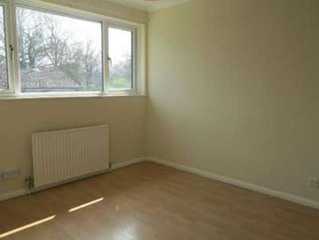  Image of 3 bedroom Terraced house to rent in Stephens Road Tadley RG26 at Stephens Road  Tadley, RG26 3RX