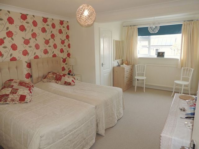  Image of 3 bedroom Detached house for sale in Stoke Road Bletchley Milton Keynes MK2 at Stoke Road Bletchley Milton Keynes, MK2 3AB