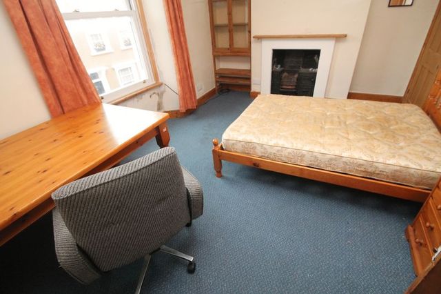  Image of 5 bedroom Terraced house to rent in Southernhay Crescent Clifton Bristol BS8 at Southernhay Crescent Clifton Bristol, BS8 4TT