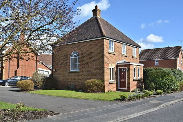  Image of 3 bedroom Detached house for sale in Tamar Way Didcot OX11 at Tamar Way  Didcot, OX11 7QH