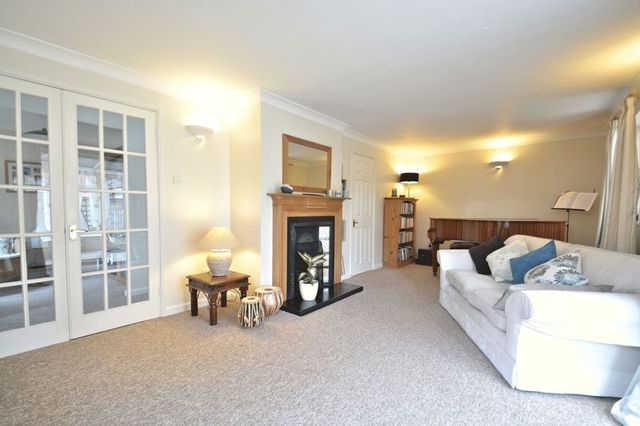  Image of 3 bedroom Detached house for sale in Tamar Way Didcot OX11 at Tamar Way  Didcot, OX11 7QH