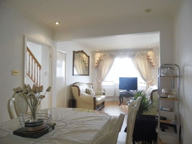  Image of 3 bedroom Terraced house for sale in The Glade Croydon CR0 at The Glade Shirley CROYDON, CR0 7QE