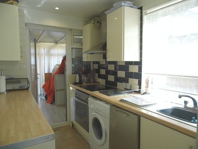  Image of 3 bedroom Terraced house for sale in The Glade Croydon CR0 at The Glade Shirley CROYDON, CR0 7QE