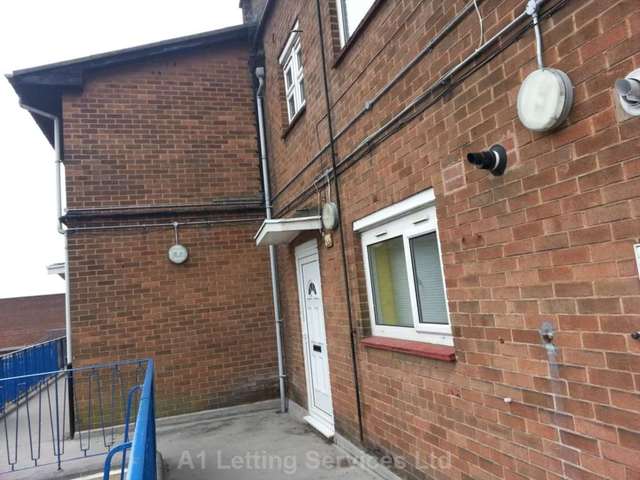  Image of 3 bedroom Flat to rent in Pool Way Kitts Green Birmingham B33 at Pool Way Kitts Green Birmingham, B33 8NF