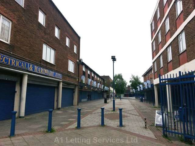  Image of 3 bedroom Flat to rent in Pool Way Kitts Green Birmingham B33 at Pool Way Kitts Green Birmingham, B33 8NF