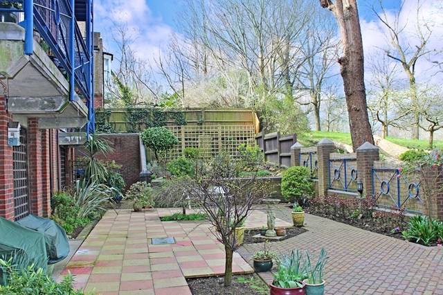  Image of 1 bedroom Retirement Property for sale in Nizells Avenue Hove BN3 at Nizells Avenue  Hove, BN3 1PY