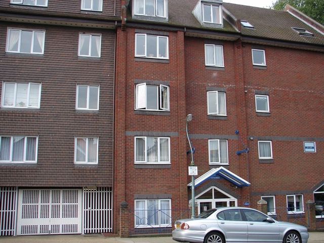  Image of 1 bedroom Retirement Property for sale in Nizells Avenue Hove BN3 at Nizells Avenue  Hove, BN3 1PY