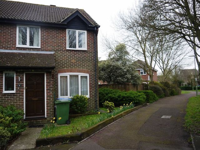  Image of 3 bedroom Semi-Detached house for sale in Horseshoe Close Fareham PO14 at Horseshoe Close Titchfield Common Fareham, PO14 4DR