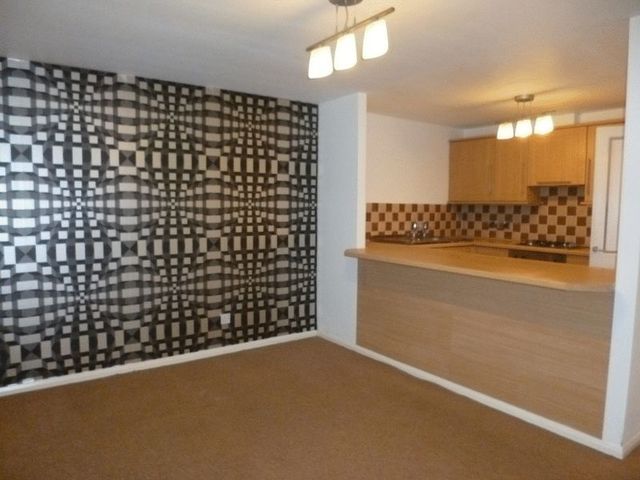  Image of 2 bedroom Flat to rent in Tolkien Way Hartshill Stoke-on-Trent ST4 at Tolkien Way Hartshill Stoke-On-Trent, ST4 7SJ