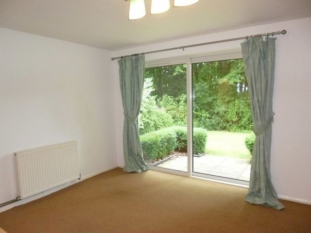  Image of 2 bedroom Flat to rent in Tolkien Way Hartshill Stoke-on-Trent ST4 at Tolkien Way Hartshill Stoke-On-Trent, ST4 7SJ