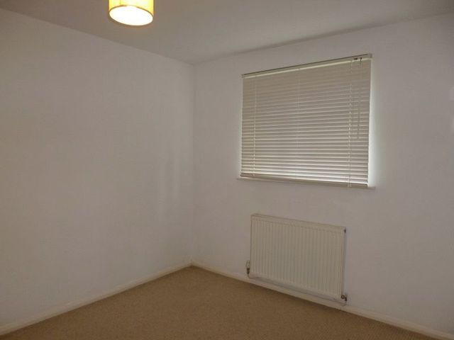  Image of 2 bedroom Flat to rent in Tolkien Way Hartshill Stoke-on-Trent ST4 at Tolkien Way Hartshill Stoke-On-Trent, ST4 7SJ