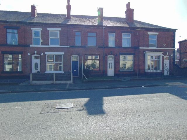  Image of 3 bedroom Terraced house to rent in Tottington Road Bury BL8 at Tottington Road  Bury, BL8 1RX