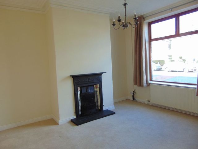  Image of 3 bedroom Terraced house to rent in Tottington Road Bury BL8 at Tottington Road  Bury, BL8 1RX