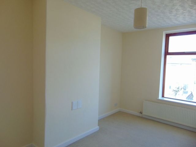  Image of 3 bedroom Terraced house to rent in Tottington Road Bury BL8 at Tottington Road  Bury, BL8 1RX