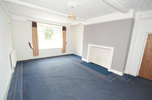  Image of 2 bedroom Flat to rent in Ebberley Lawn Barnstaple EX32 at 9 Ebberley Lawn  Barnstaple, EX32 7DJ