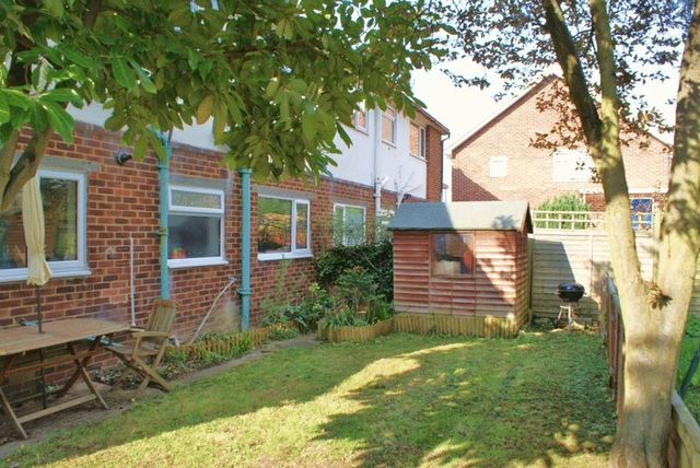  Image of 2 bedroom Flat for sale in Springfield Park Twyford Reading RG10 at Springfield Park Twyford Reading, RG10 9JH