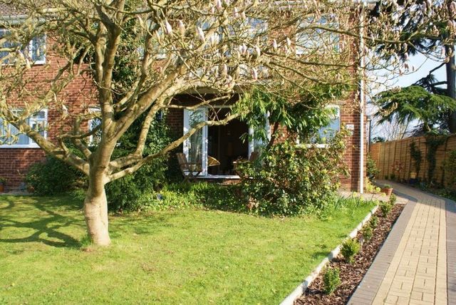  Image of 2 bedroom Flat for sale in Springfield Park Twyford Reading RG10 at Springfield Park Twyford Reading, RG10 9JH