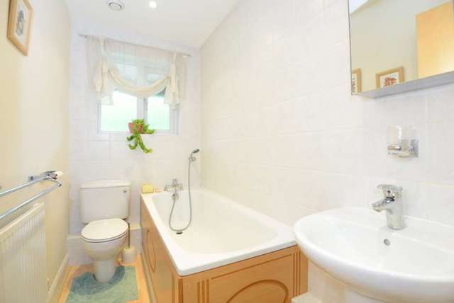  Image of 2 bedroom Flat to rent in Bedford Street Berkhamsted HP4 at Union Court Bedford Street Berkhamsted, HP4 2ED